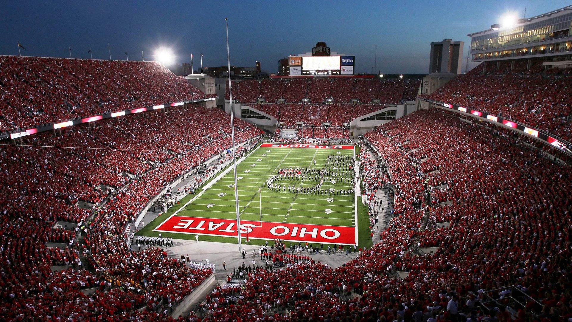 赛场花絮引爆网络！开拓者官推神操作抢镜，卡戴珊互动成比赛另类焦点